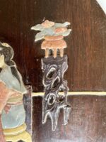 Painel em madeira de Jaracandá com rara figura de altar Guanyn em pedra colorida - Image 5