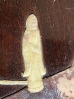 Painel em madeira de Jaracandá com rara figura de altar Guanyn em pedra colorida - Image 6