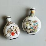 Dois frascos de rapé chineses esmaltados e pintados, início do século XIX/XX