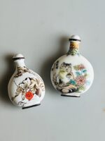 Dois frascos de rapé chineses esmaltados e pintados, início do século XIX/XX