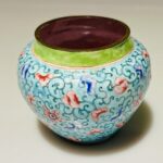 Pequeno vaso Cloisonné de vitrine