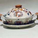 Terrina e travessa Armoriada com brasão Sampaio e Melo